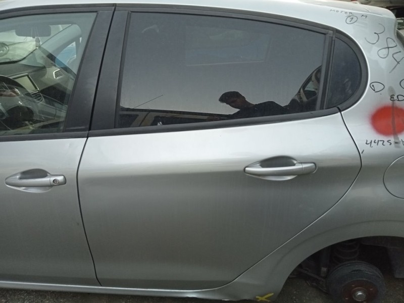 Recambio de puerta trasera izquierda para peugeot 208 style referencia OEM IAM 9671907580  