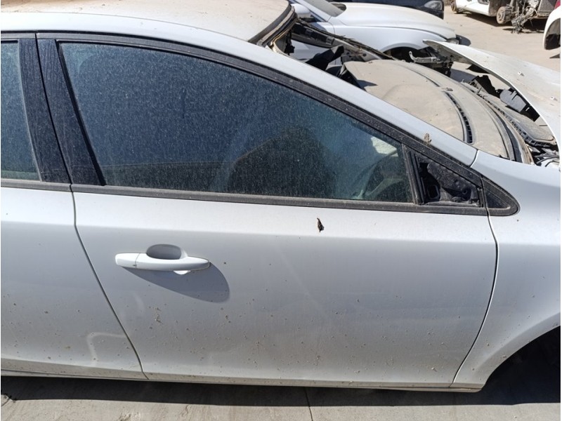 Recambio de puerta delantera derecha para volvo v40 inscription referencia OEM IAM 32321019  