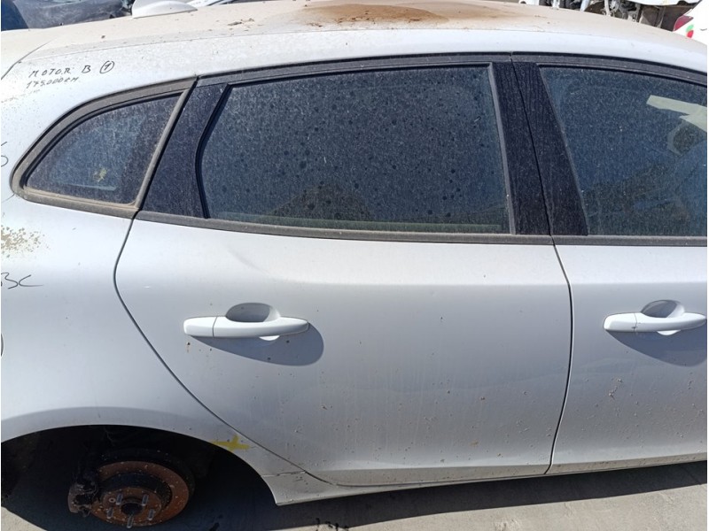 Recambio de puerta trasera derecha para volvo v40 inscription referencia OEM IAM 32351000  