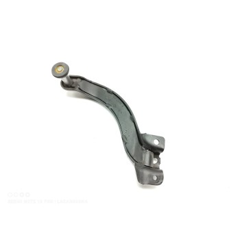 Recambio de soporte / guia puerta corredera para renault trafic furgón l1h1 2,9t referencia OEM IAM 7700312370  