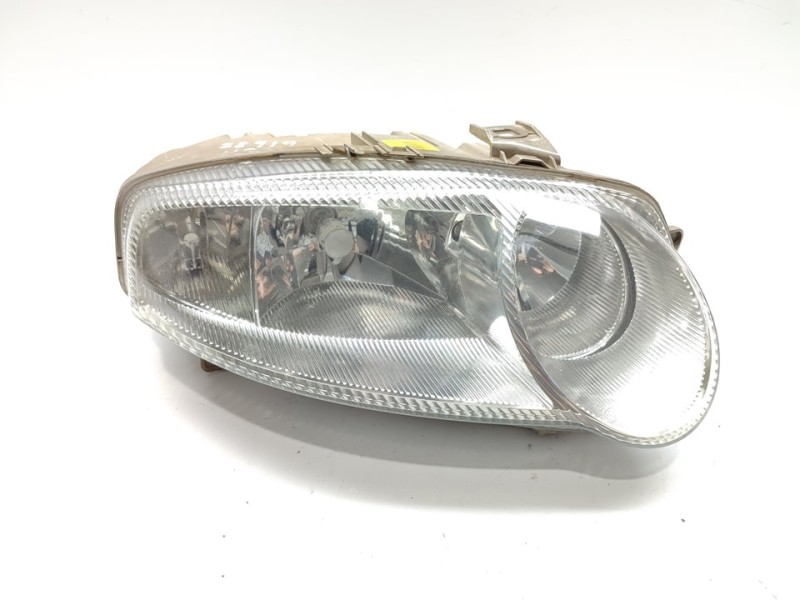 Recambio de faro derecho para alfa romeo 147 (190) 1.9 jtd distinctive referencia OEM IAM 468261940  