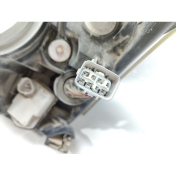 Recambio de faro derecho para toyota avensis (t27) advance referencia OEM IAM 8113005350  