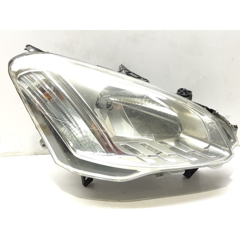 Recambio de faro derecho para peugeot partner kasten confort l1 referencia OEM IAM 9806306580  