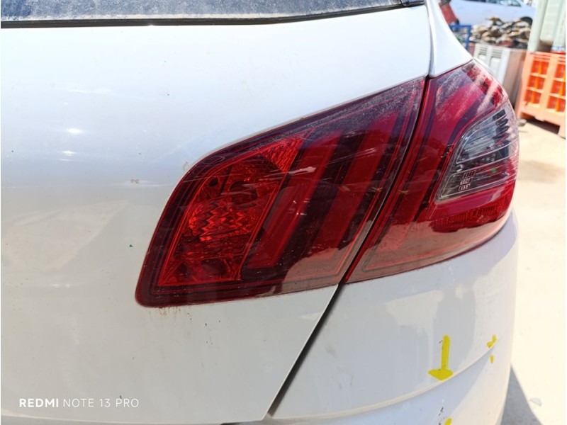 Recambio de piloto trasero derecho interior para peugeot 308 style referencia OEM IAM 9677818280  