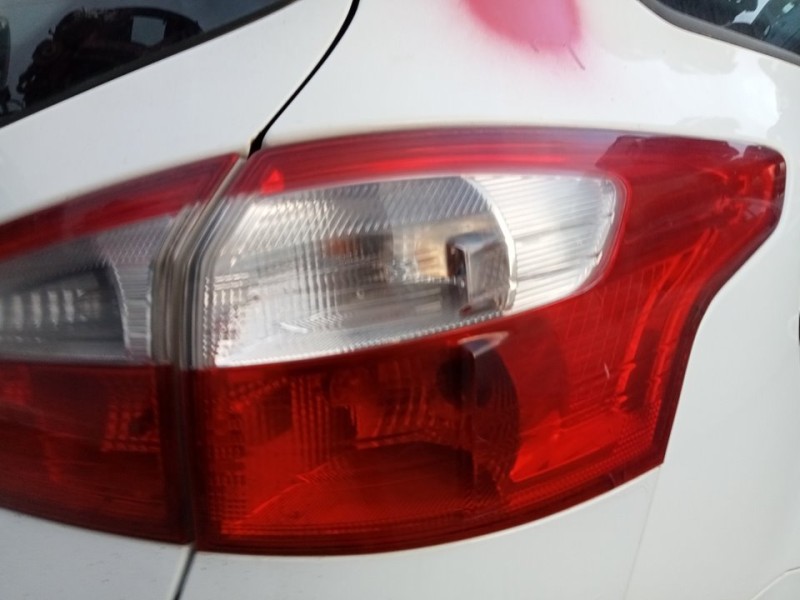 Recambio de piloto trasero derecho para ford focus turn. (cb8) trend referencia OEM IAM BM5113404GG  