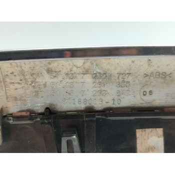 Recambio de rejilla delantera para bmw serie 5 lim. (f10) 520d referencia OEM IAM 51137261355  