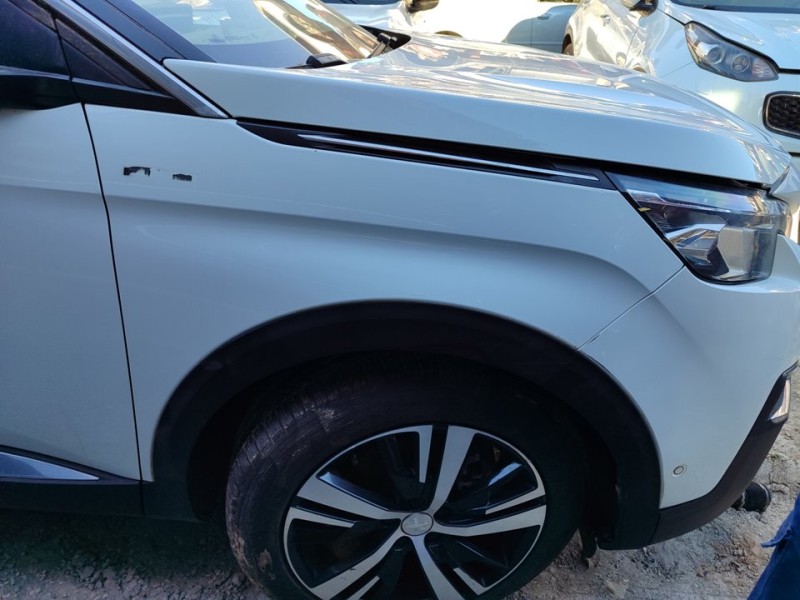 Recambio de aleta delantera derecha para peugeot 5008 gt line referencia OEM IAM 9812305680  