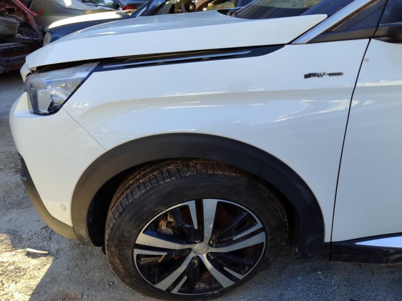 Recambio de aleta delantera izquierda para peugeot 5008 gt line referencia OEM IAM 9812305780  