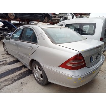 mercedes-benz clase c (w203) berlina del año 2004