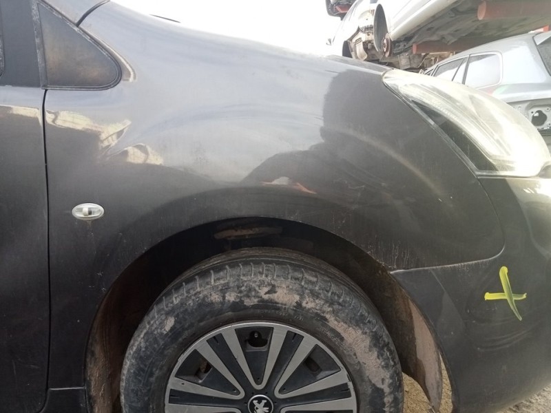 Recambio de aleta delantera derecha para peugeot partner kombi active referencia OEM IAM 7841Y2  