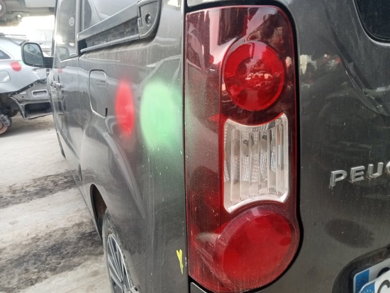Recambio de piloto trasero izquierdo para peugeot partner kombi active referencia OEM IAM 9677205580  