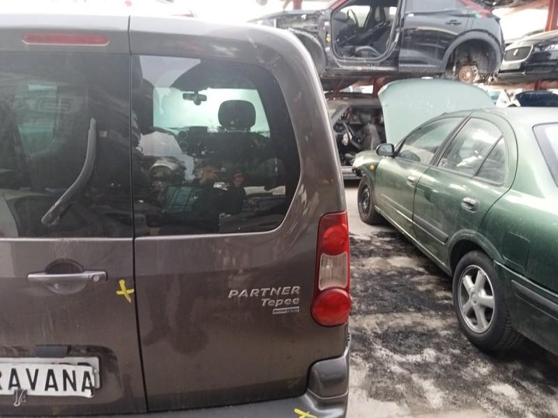 Recambio de puerta trasera derecha para peugeot partner kombi active referencia OEM IAM 8703E4  