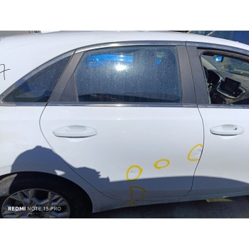 Recambio de puerta trasera derecha para kia ceed drive referencia OEM IAM 77004J7000  
