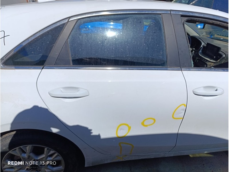 Recambio de puerta trasera derecha para kia ceed drive referencia OEM IAM 77004J7000  