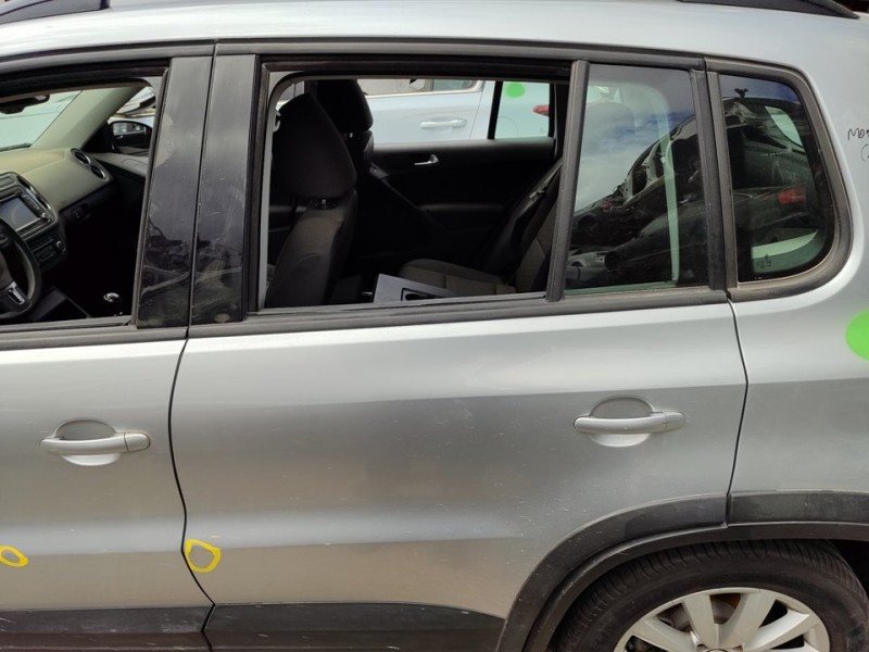 Recambio de puerta trasera izquierda para volkswagen tiguan (5n2) advance bluemotion referencia OEM IAM 5N0833055A  