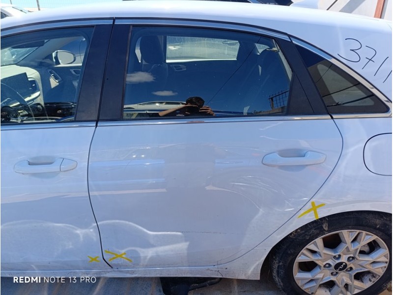 Recambio de puerta trasera izquierda para kia ceed drive referencia OEM IAM 77003J7000  