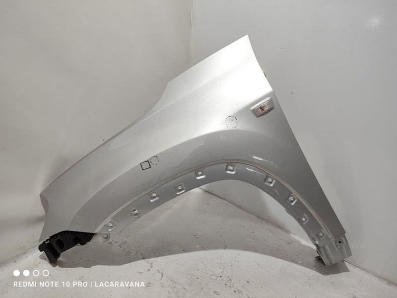 Recambio de aleta delantera izquierda para chevrolet orlando lt+ referencia OEM IAM 94559594  