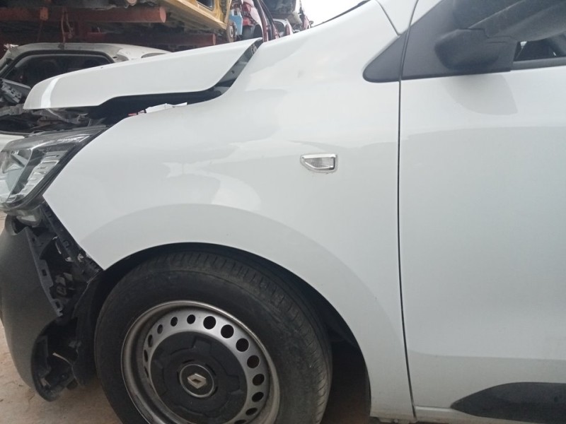 Recambio de aleta delantera izquierda para renault express advance referencia OEM IAM 631017624R  