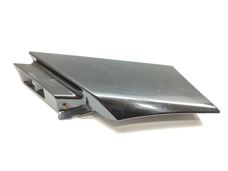 Recambio de moldura para land rover discovery sport se referencia OEM IAM FK7216D280AD  