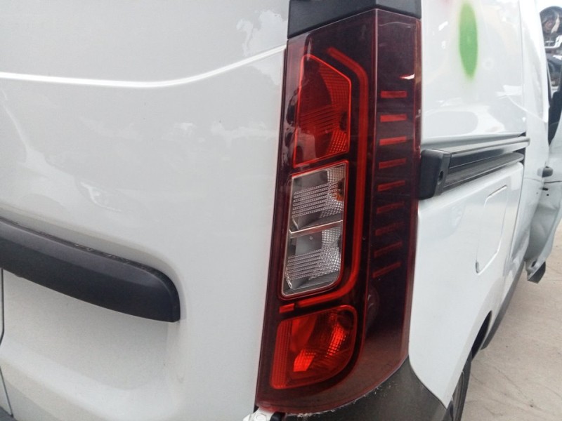 Recambio de piloto trasero derecho para renault express advance referencia OEM IAM 265504482R  