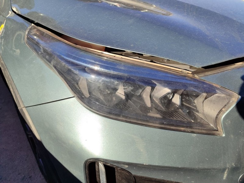 Recambio de faro derecho para kia xceed business referencia OEM IAM 92102J7850  