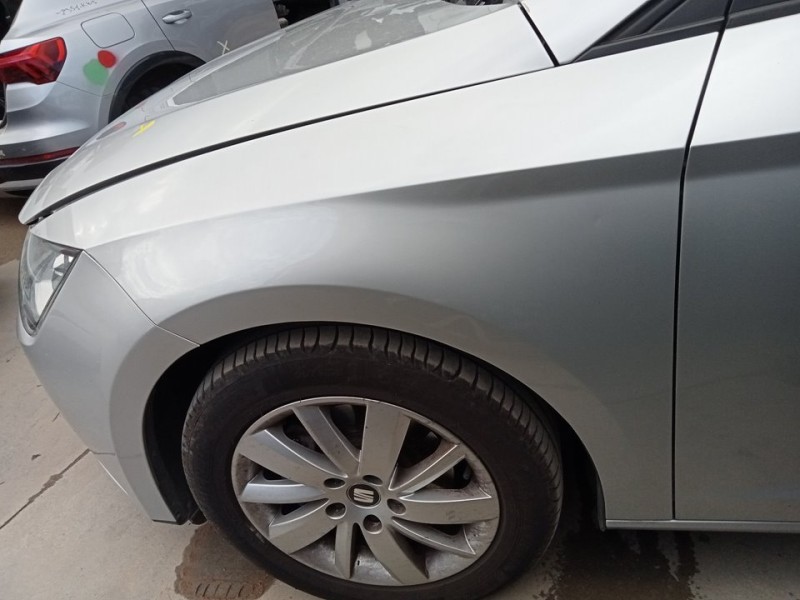 Recambio de aleta delantera izquierda para seat leon st (5f8) reference referencia OEM IAM 5F0821021G  