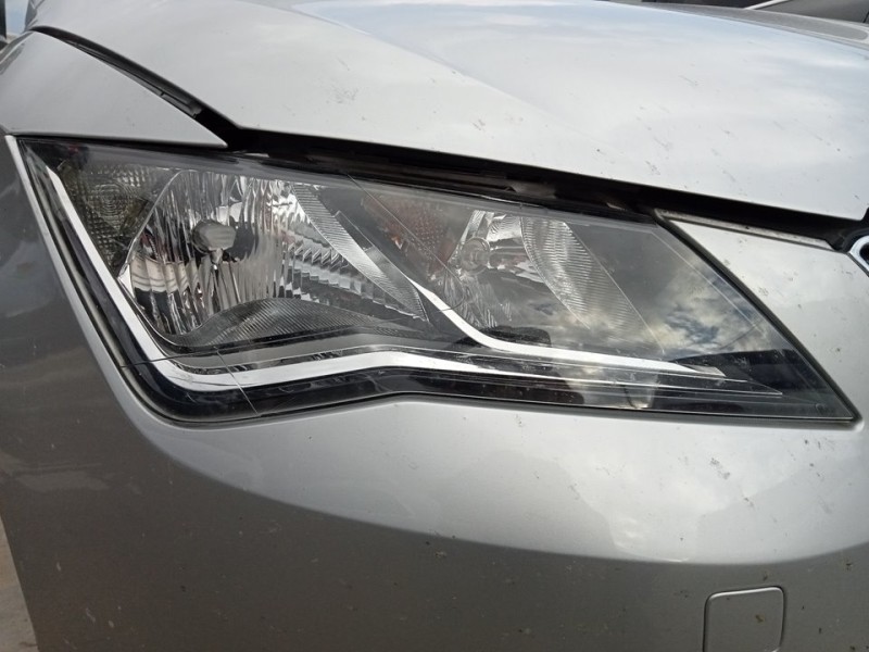 Recambio de faro derecho para seat leon st (5f8) reference referencia OEM IAM 5F1941006A  