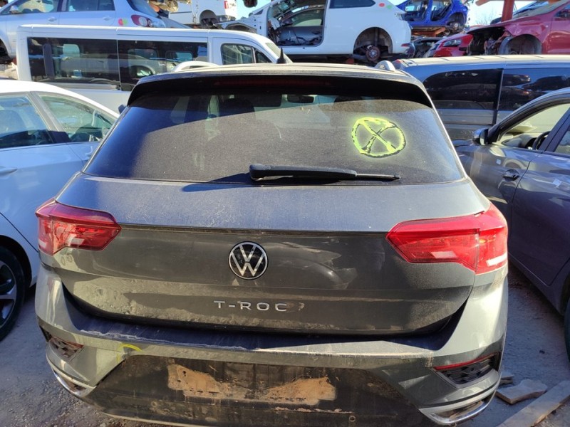 Recambio de porton trasero para volkswagen t-roc advance referencia OEM IAM 2GA827025A  