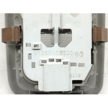 Recambio de luz interior para toyota auris active referencia OEM IAM 8125005030  