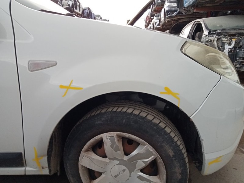 Recambio de aleta delantera derecha para dacia sandero ambiance referencia OEM IAM 631005379R  