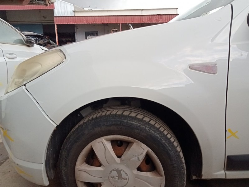 Recambio de aleta delantera izquierda para dacia sandero ambiance referencia OEM IAM 631017245R  