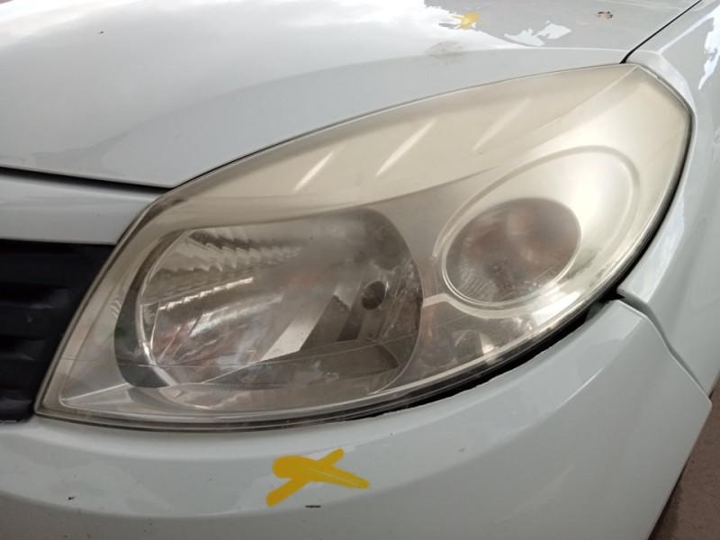 Recambio de faro izquierdo para dacia sandero ambiance referencia OEM IAM 8200733878  