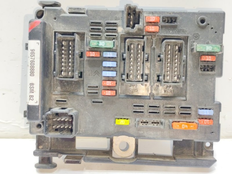 Recambio de caja reles / fusibles para peugeot 206 berlina x-line referencia OEM IAM 9657608880  