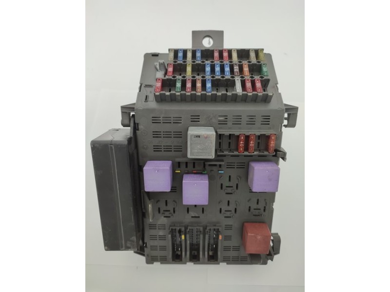 Recambio de caja reles / fusibles para renault laguna (b56) 1.9 dti carminat (a) referencia OEM IAM 7700427844  
