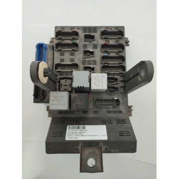 Recambio de caja reles / fusibles para renault laguna (b56) 1.9 dti carminat (a) referencia OEM IAM 7700427844  