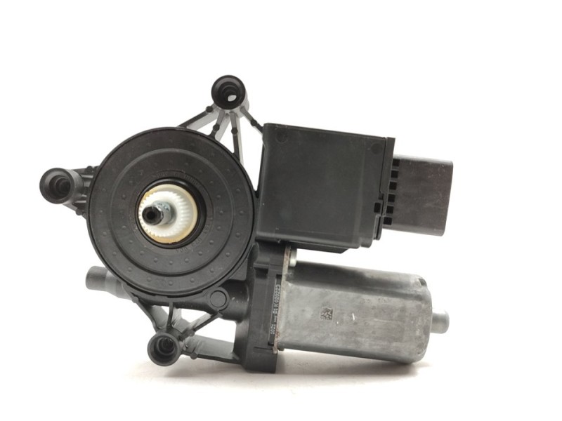 Recambio de motor elevalunas delantero derecho para peugeot 5008 gt line referencia OEM IAM 9837844280  