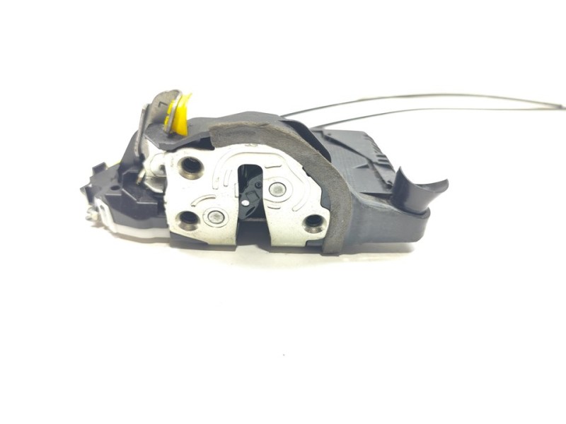 Recambio de cerradura puerta delantera izquierda para toyota yaris hybrid active referencia OEM IAM 690400D520  
