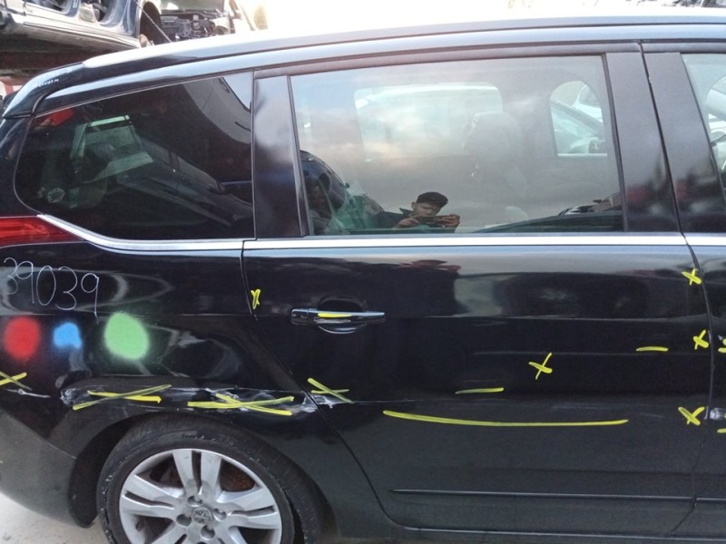 Recambio de puerta trasera derecha para peugeot 5008 confort referencia OEM IAM 9008V7  