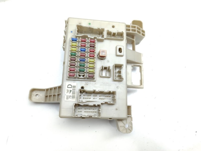 Recambio de caja reles / fusibles para toyota land cruiser (j12) 3.0 d-4d gx referencia OEM IAM 06657H07  