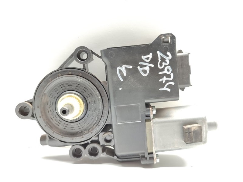 Recambio de motor elevalunas delantero derecho para hyundai genesis basis referencia OEM IAM 82460B1000  