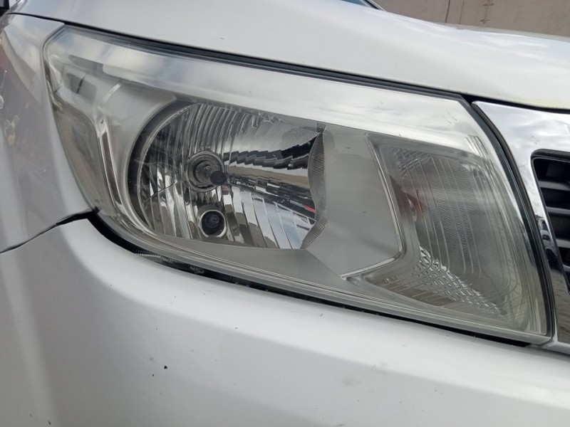 Recambio de faro derecho para nissan navara pick-up (d40m) double cab le 4x4 referencia OEM IAM 260104KJ2A  