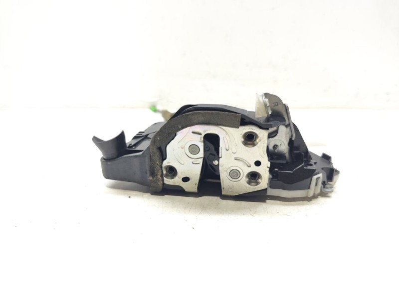 Recambio de cerradura puerta delantera derecha para toyota yaris cross hybrid awd-i premiere edition referencia OEM IAM 69030K00