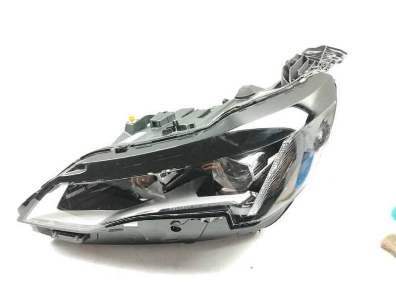 Recambio de faro izquierdo para peugeot 3008 gt referencia OEM IAM 9836230680  