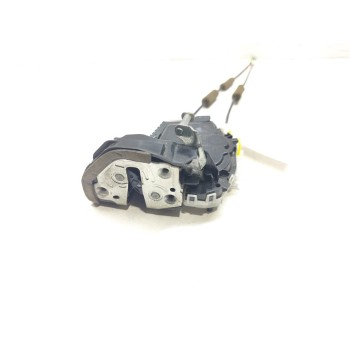 Recambio de cerradura puerta trasera derecha para toyota yaris cross hybrid 2wd active tech referencia OEM IAM 69050K0030  