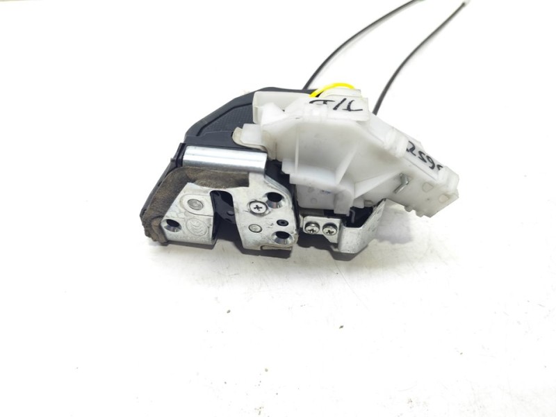 Recambio de cerradura puerta trasera derecha para toyota c-hr hybrid advance referencia OEM IAM 69050F4010  
