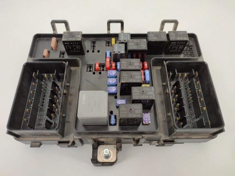 Recambio de caja reles / fusibles para ford mondeo lim. titanium referencia OEM IAM FG9T14A067EB  