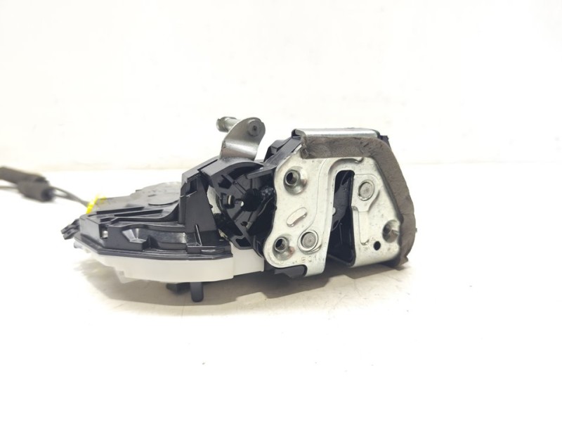 Recambio de cerradura puerta trasera izquierda para toyota rav4 hybrid 4x2 advance referencia OEM IAM 6903830010  