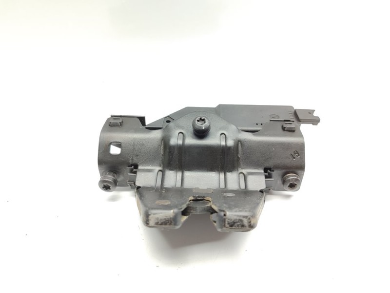 Recambio de cerradura maletero / porton para bmw serie 3 berlina (e90) 318d referencia OEM IAM 8196401  
