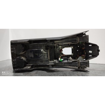 Recambio de apoyabrazos central para land rover discovery 4 tdv6 s referencia OEM IAM CH2214B079CB  