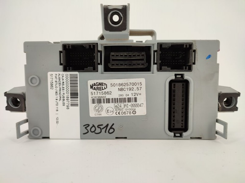 Recambio de caja reles / fusibles para fiat stilo (192) 1.9 jtd 115 referencia OEM IAM 51715862  